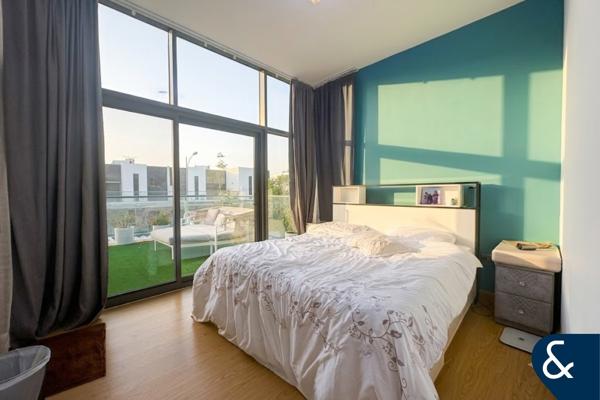 Rare Corner Plot | Single Row | Upgraded