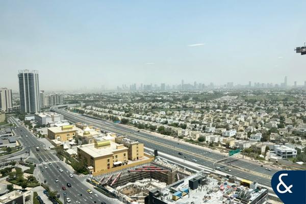 Open Space | Corner Unit | Vacant on Transfer