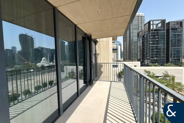 Balcony | large layout | 1 bedroom