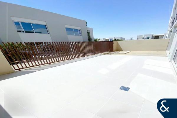 Vacant | Larger garden | Golf Course Living