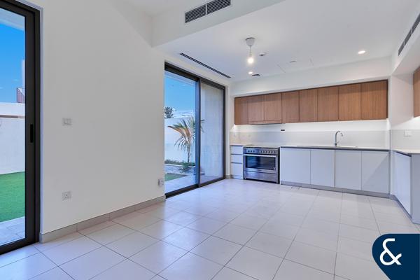 4 Bedroom | Vacant | Corner | Large Plot