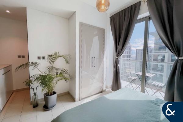 12 Cheques | Pool & Park View | High Floor