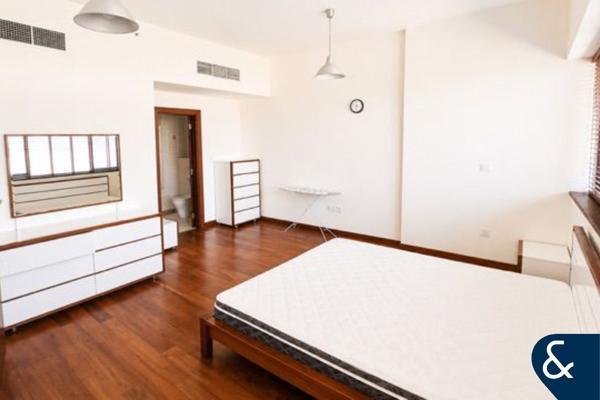 Large 1 Bedroom | Upgraded | Near Metro