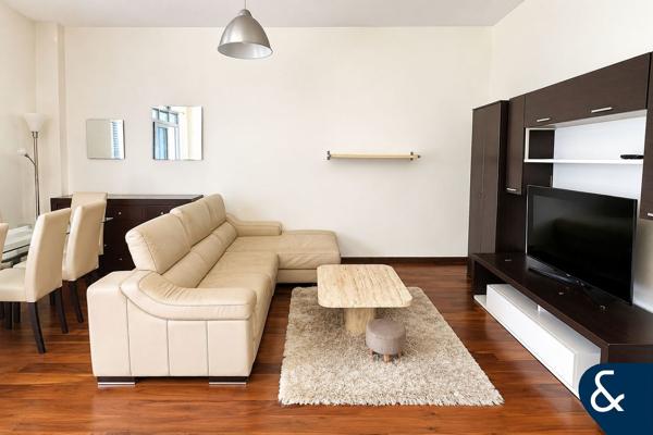 Large 1 Bedroom | Upgraded | Near Metro