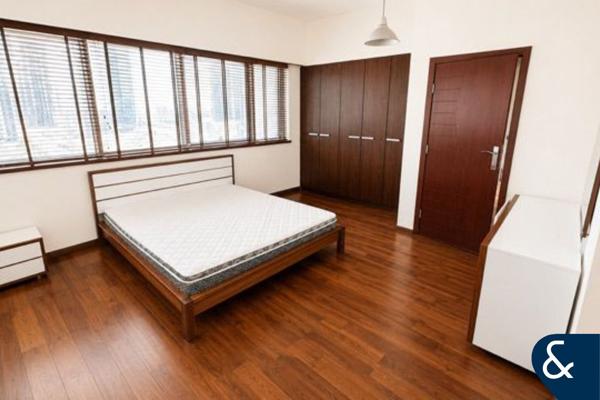 Large 1 Bedroom | Upgraded | Near Metro