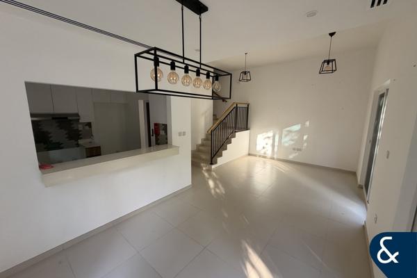 Vacant | Single Row Backing Park | Immaculate