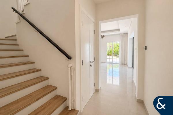 Upgraded | 3 Bedrooms | Maids | Lake View