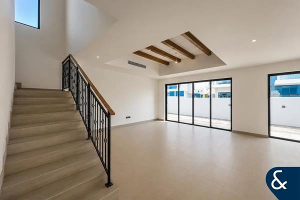 6 Bedroom | Prime Plot | Close to Lagoons