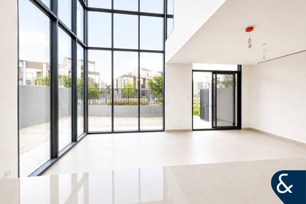 Pool And Park Backing | 4 Beds Plus Maids