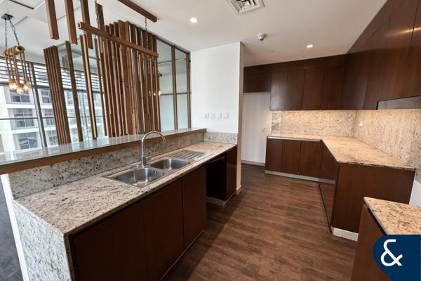 Large Corner Unit | Modern | 3 Beds + Maids