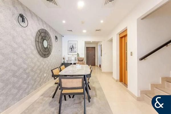 Vacant | 2 living areas | Huge - 4800 BUA