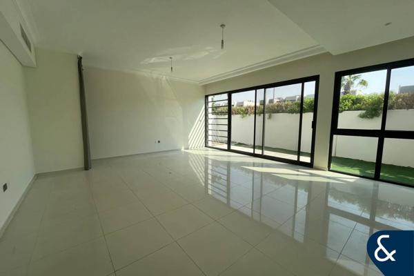 V3 Type | Upgraded | Vacant Now | 6 Bed + M