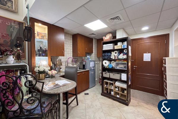 Studio I 733 Sqft I Next to Pool and Park