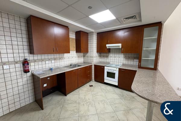 Huge 1 Bed | Spacious Layout | Fox Hill 1