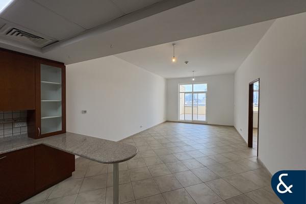 Huge 1 Bed | Spacious Layout | Fox Hill 1