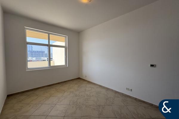 Huge 1 Bed | Spacious Layout | Fox Hill 1