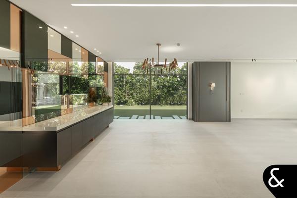 Fully Renovated Villa with Burj Khalifa Views - Image 11