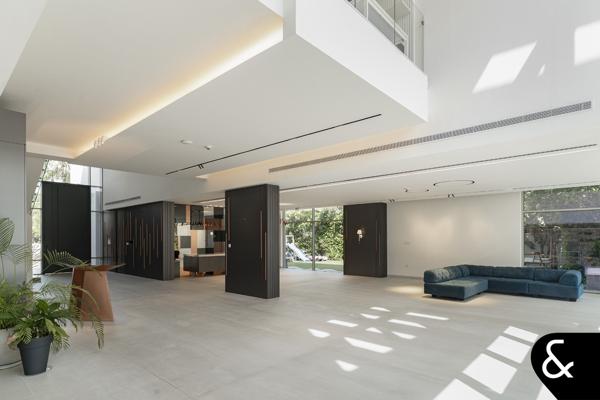 Fully Renovated Villa with Burj Khalifa Views - Image 10