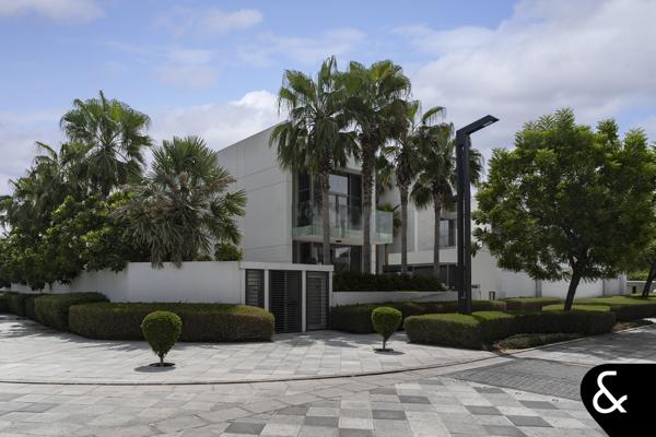 Fully Renovated Villa with Burj Khalifa Views - Image 43
