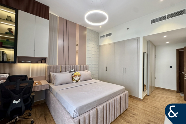 Luxury 2 Beds + Maids/Study | Near Metro