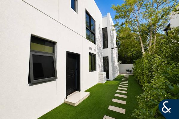 Fully Upgraded | Vacant | Pool / Park Backing