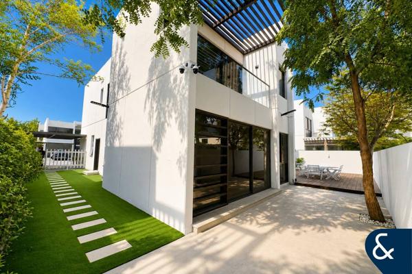 Fully Upgraded | Vacant | Pool / Park Backing