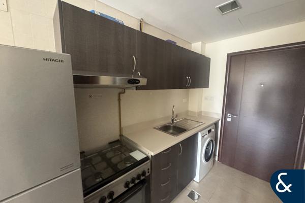 Furnished | Studio l Vacant l Modern | 1 Bath