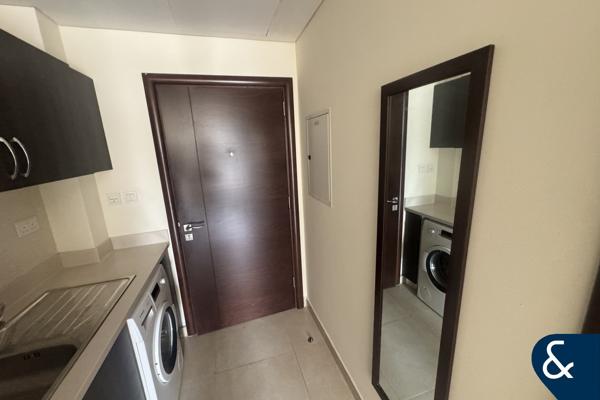 Furnished | Studio l Vacant l Modern | 1 Bath