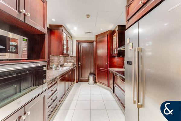 Large Layout | VOT | Central Downtown | 3 Bed