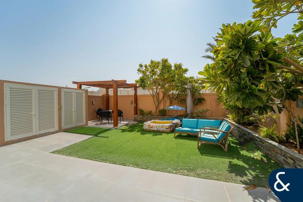 Prime Corner Townhouse | VOT | 4 Bed + Maid
