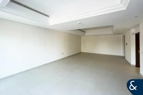Prime Corner Townhouse | VOT | 4 Bed + Maid