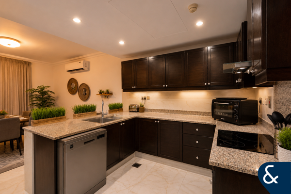 Exclusive| 3 Bedroom | Corner Unit | Upgraded
