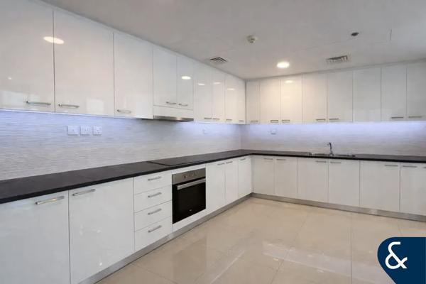 Large Layout | Burj Al Arab Views | Furnished