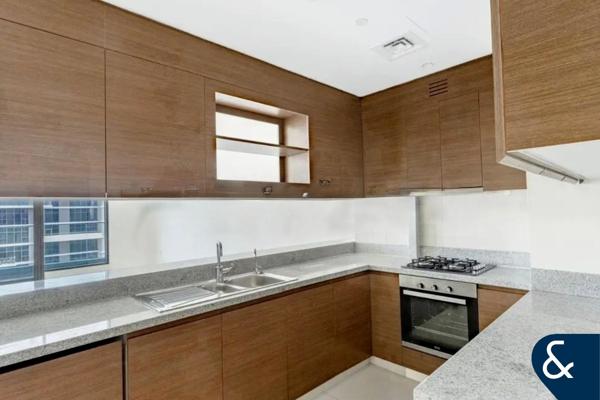 Large 2 Bed Layout | Vacant | Boulevard View