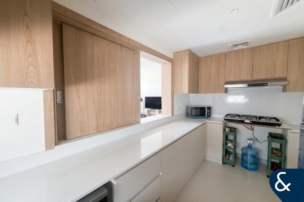 Rare Find | Single Row | Roof Terrace | Park