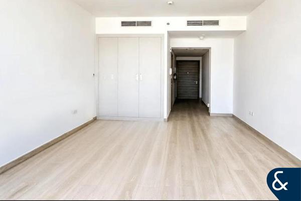 High floor studio apartment - Lowest price