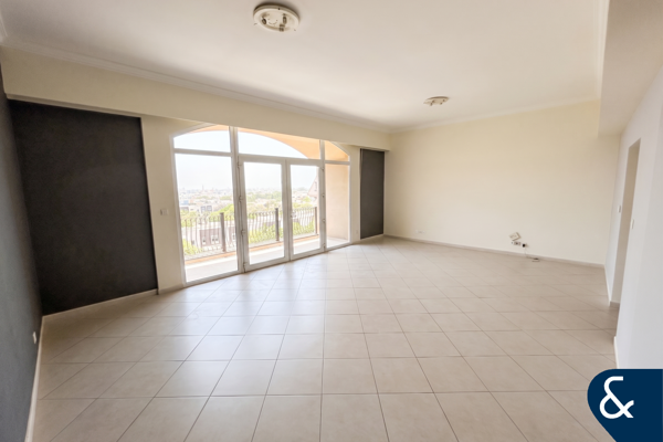 Two Bedroom I Pool View I Vacant Now To Sell