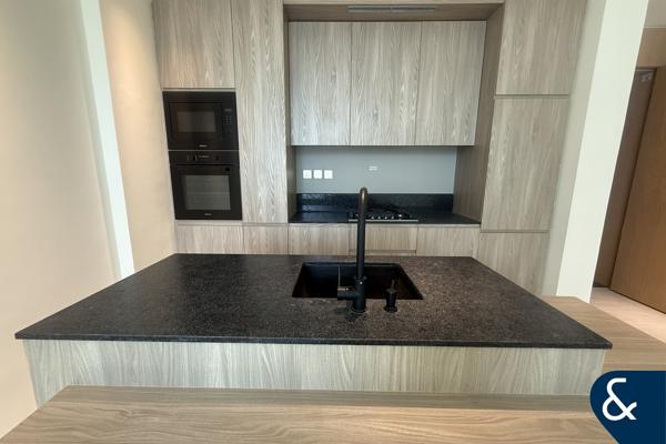 Large Terrace | Unfurnished | Modern