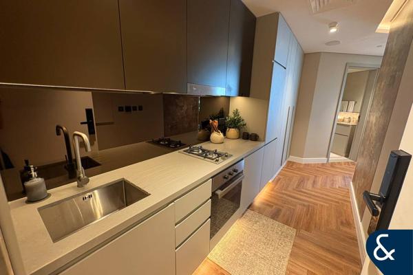 Vacant | Beautifully Upgraded | High Floor