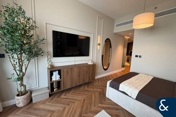 Vacant | Beautifully Upgraded | High Floor