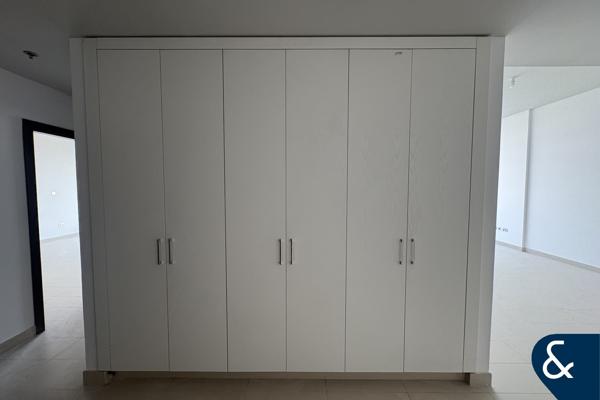 Spacious 2 Bed | Oia Residence | Motor City