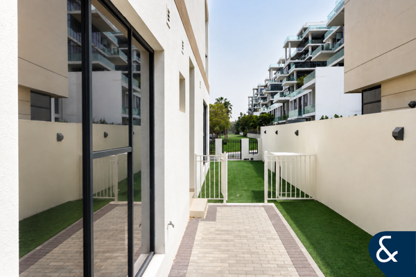 Park Views | Large Layout | Vacant | 4 Beds