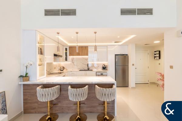 One Bedroom I Fully Upgraded I Park Facing