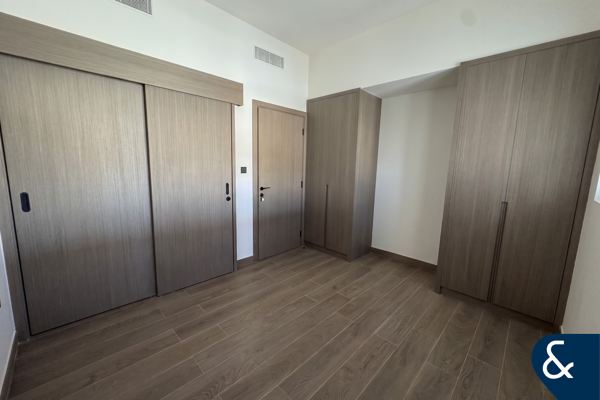 Single Row | 4 Bedroom | Can Be Mortgaged
