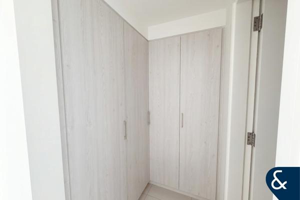Prime Location | Vacant | Closed Kitchen