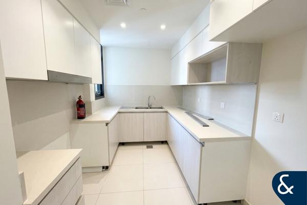 Prime Location | Vacant | Closed Kitchen