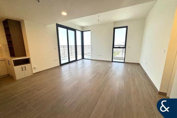 Corner 2 Bedroom | Spacious | Available Oct