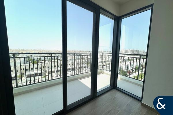 Corner 2 Bedroom | Spacious | Available Oct