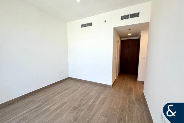 Corner 2 Bedroom | Spacious | Available Oct