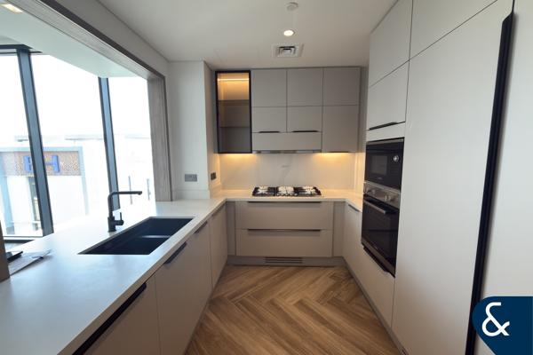 Corner Unit | High Floor | Ready to Move in